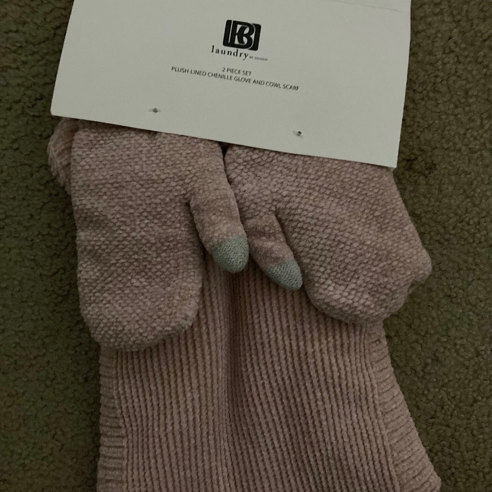 2 piece set, glove and scarf